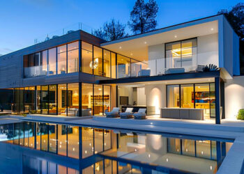 Luxury Real Estate Ads - 15 Striking Examples for Realtors